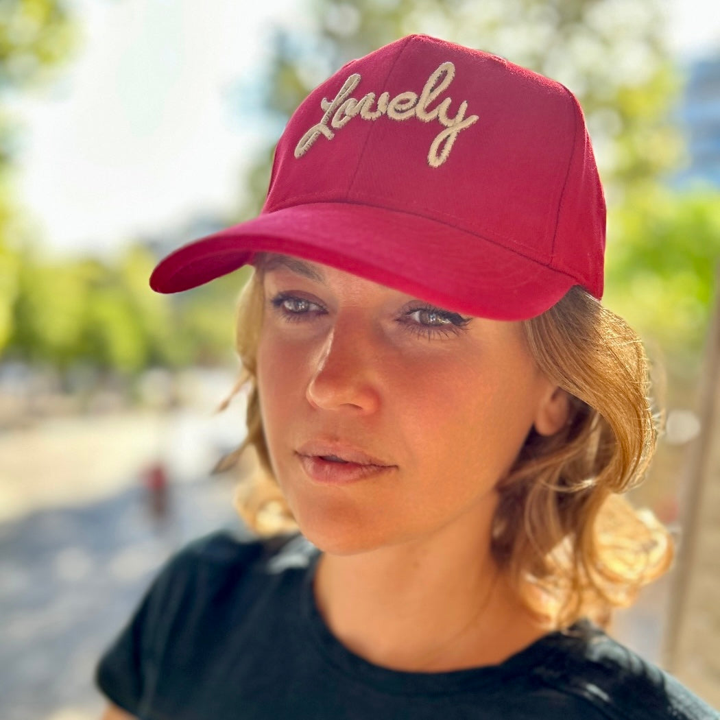 Preciosa gorra de béisbol roja